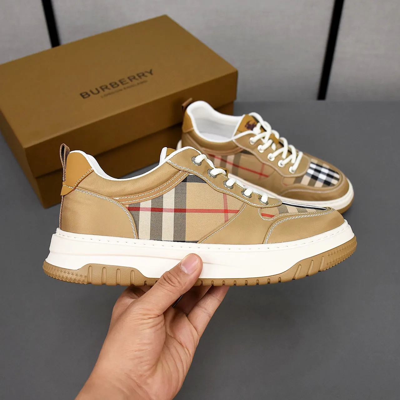 PP420🍹🍹🍹Burberry [Burberry] fashionable lace-up cloth shoes, uppers made of breathable fabric, rubber foam soles, men's size 39-44 (38 customized)